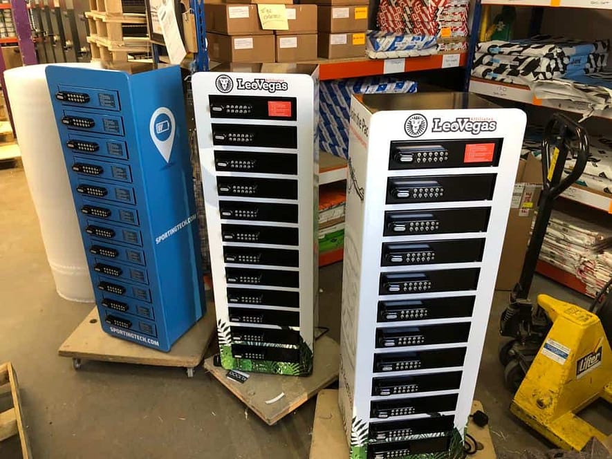 12locker mobile phone charging station